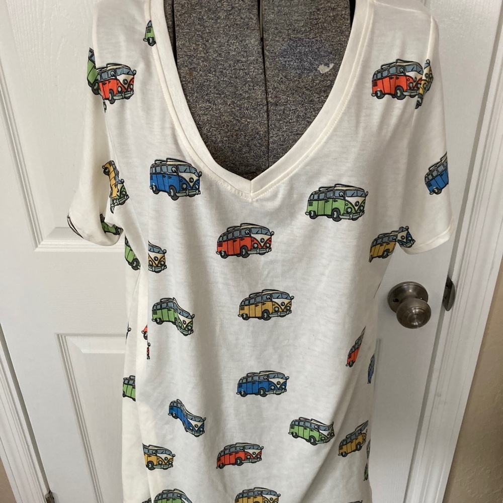 LuLaRoe Hippy Car Liv T-shirt